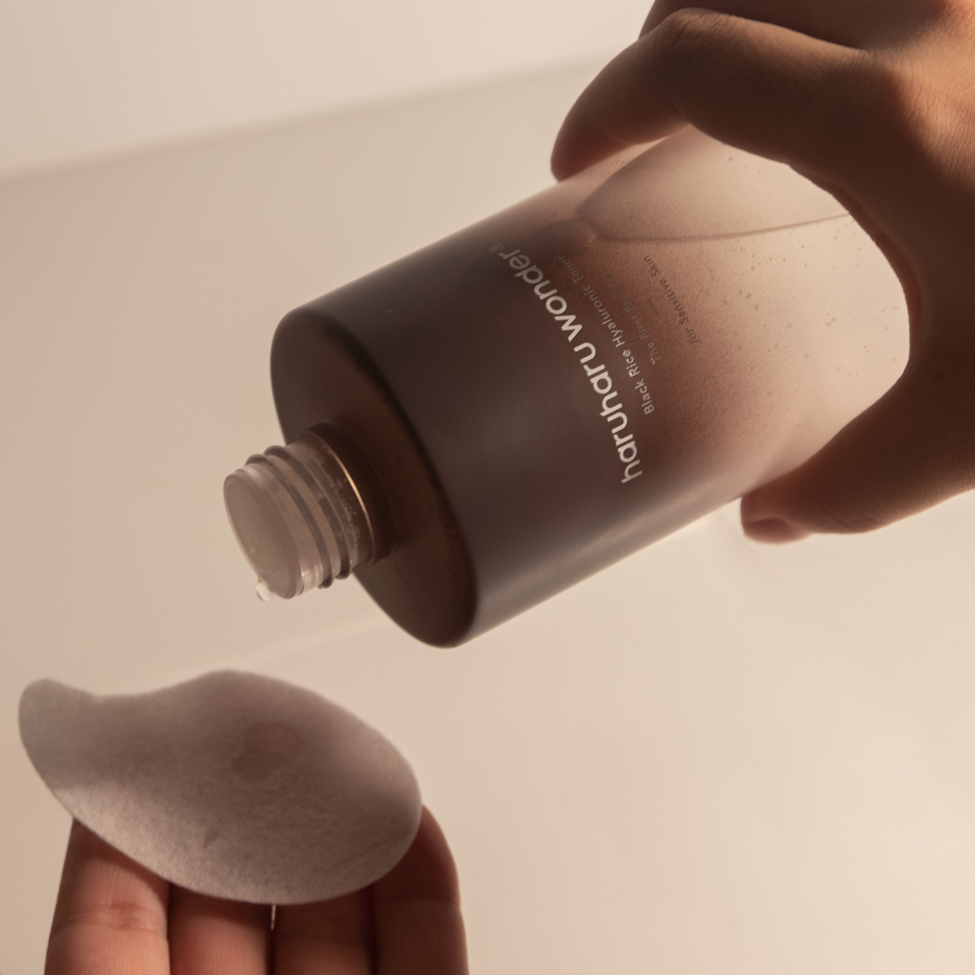 Write an SEO-friendly ALT text for a product image. Include: The main keyword (product name or type, e.g., vegan serum, hydrating cream, natural shampoo) 1–2 descriptive features (e.g., with aloe vera, for dry skin, cruelty-free, glowing effect) Optional brand name “Yournaturalskin” Keep it natural and under 125 characters (ideal for Google Images & accessibility).